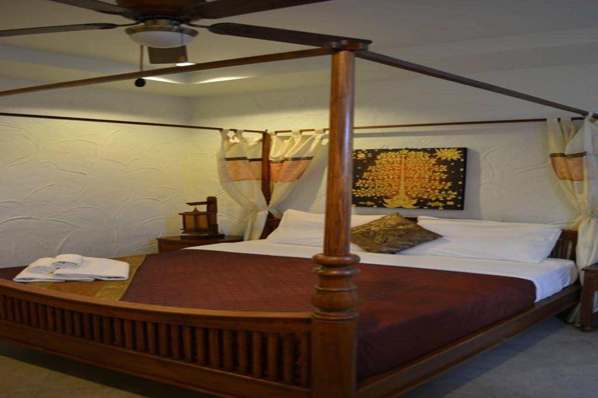 Nirvana Guesthouse & Hostel Koh Tao Exterior photo